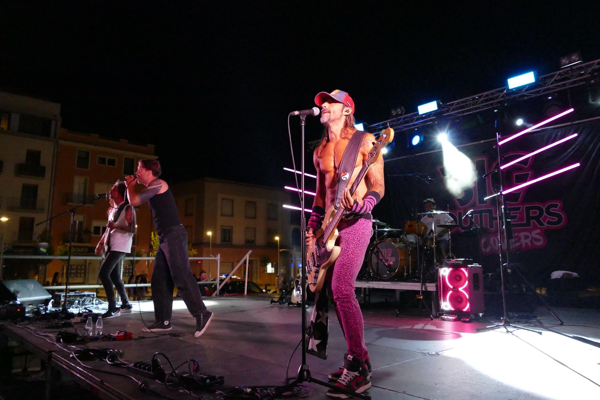 Ni la calor atura el bon ambient dels concerts de la revetlla de Sant Pere a Figueres