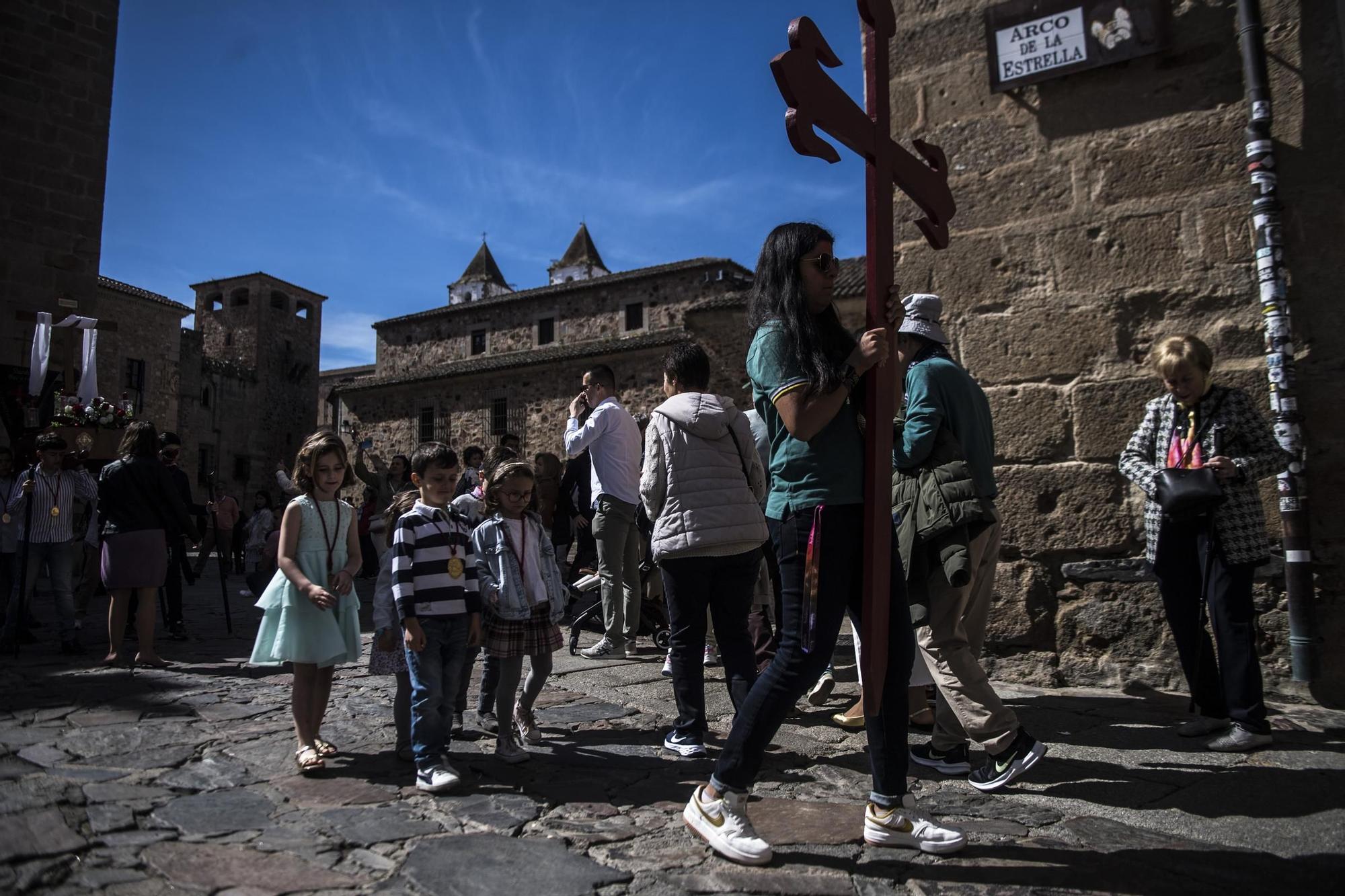 Galería | ‘Llenazo’ de turistas en Cáceres por el puente