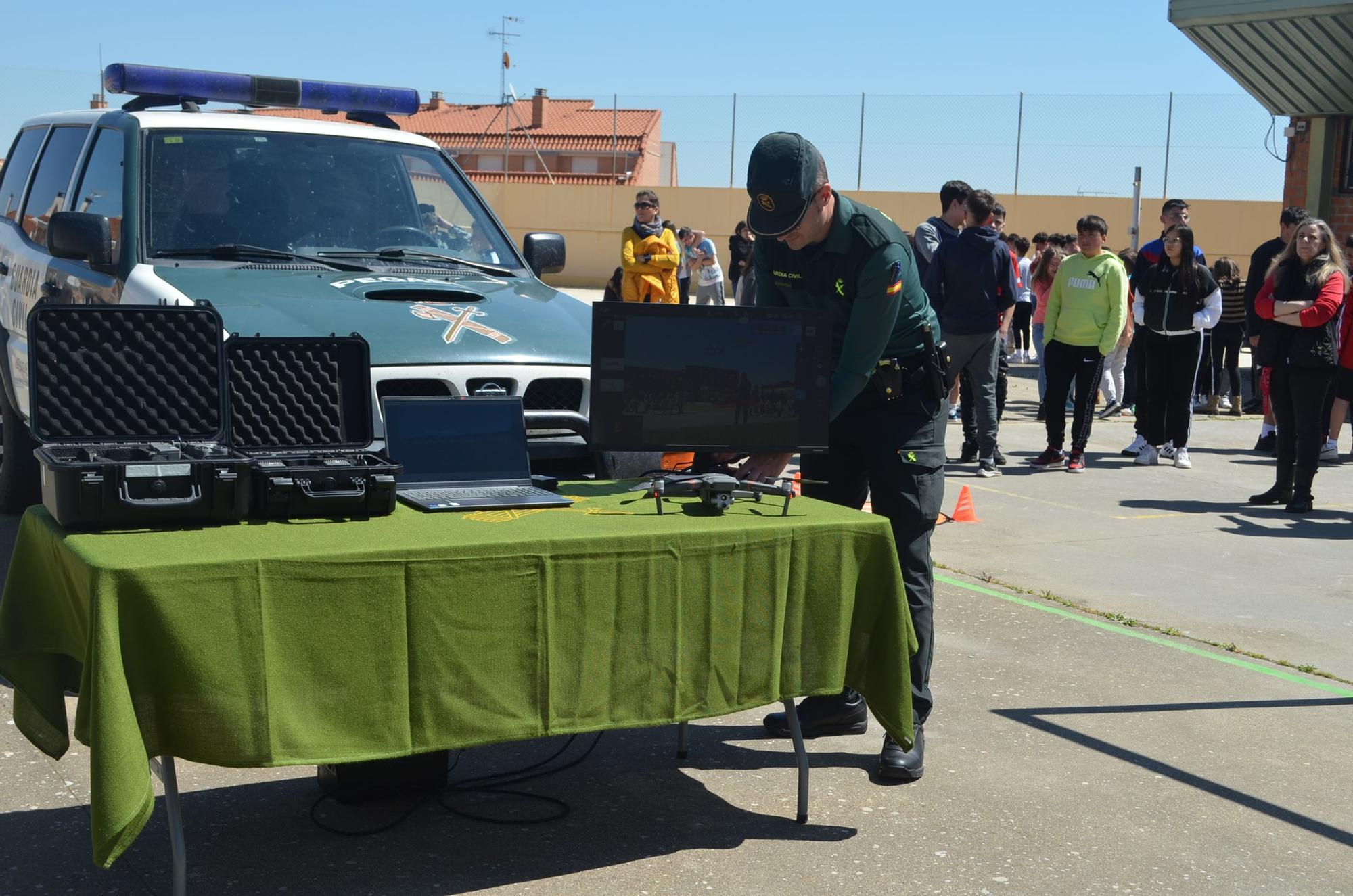 GALERÍA | Exhibición de medios de la Guardia Civil de Zamora ante más de medio millar de estudiantes