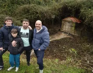 Los vecinos de Contrueces se mojan por su fuente: "Protegemos el patrimonio"