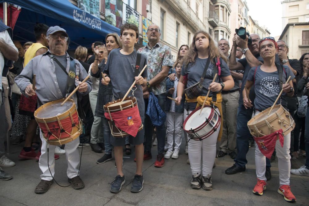 La Mediterrània esclata en un dissabte d''espectacles originals i molta gent al carrer