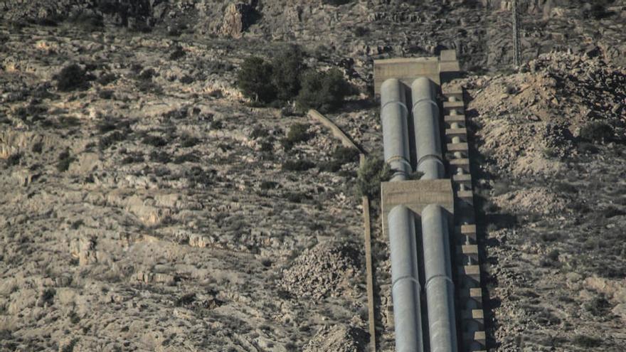 Infraestructura del Tajo-Segura a su paso por la Vega Baja.