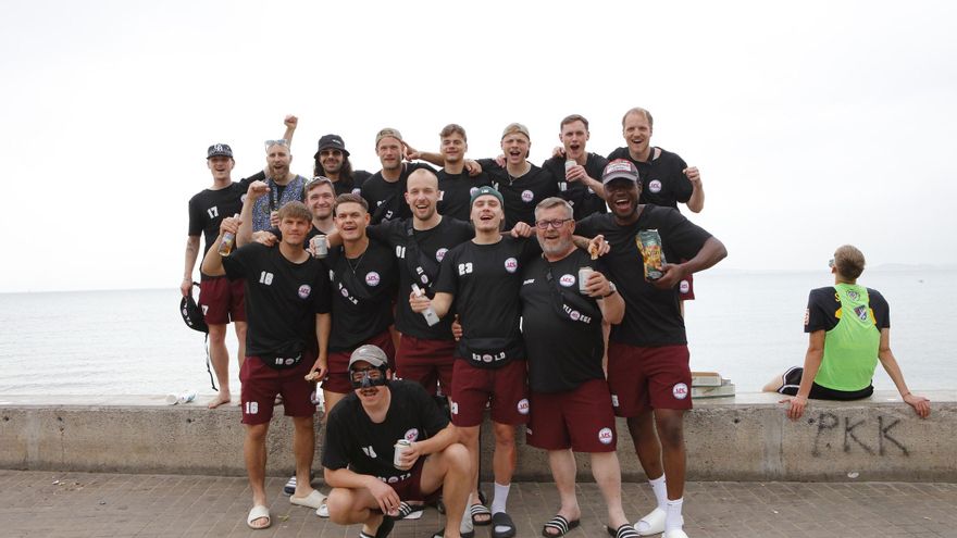 Deutsche Fußballer und Fußballfans nehmen wieder die Playa de Palma ein