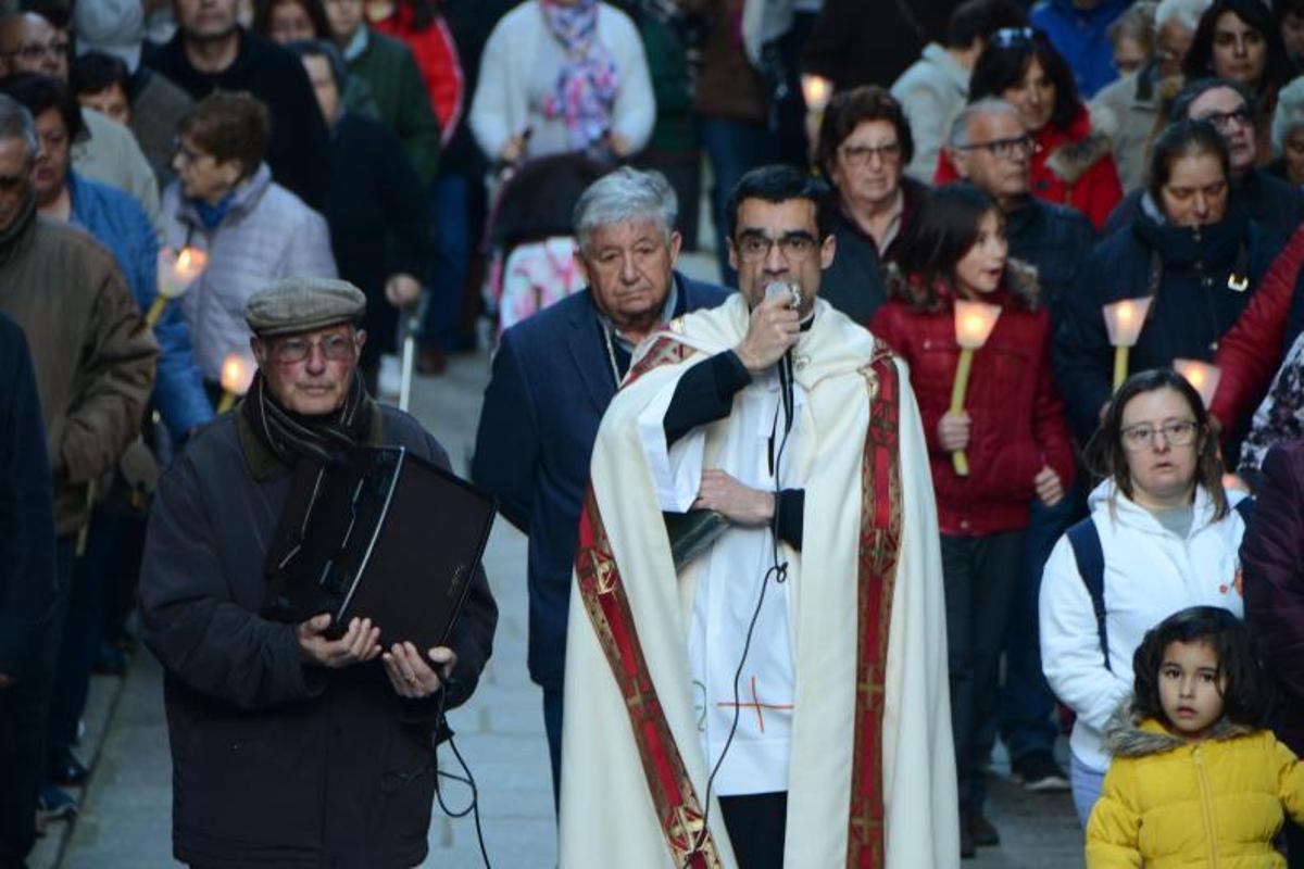 El párroco, Severo Lobato, en una de las procesiones. |   // G.NÚÑEZ