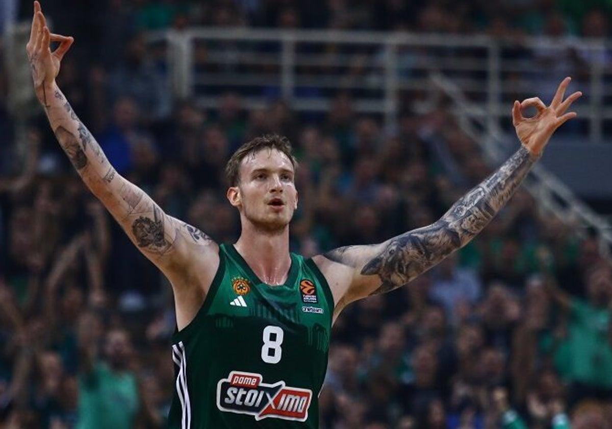 Olek Balcerowski, con la camiseta del Panathinaikos.