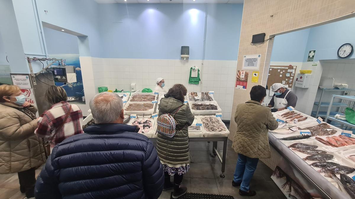 La pescadería de la cofradía, en el edificio de la lonja.