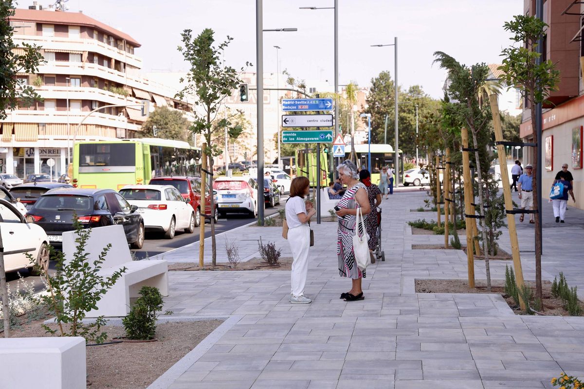 La consejera Rocío Díaz visita las obras de remodelación de la Ronda del Marrubial en Córdoba