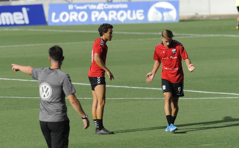 El CD Tenerife vuelve a entrenar en casa