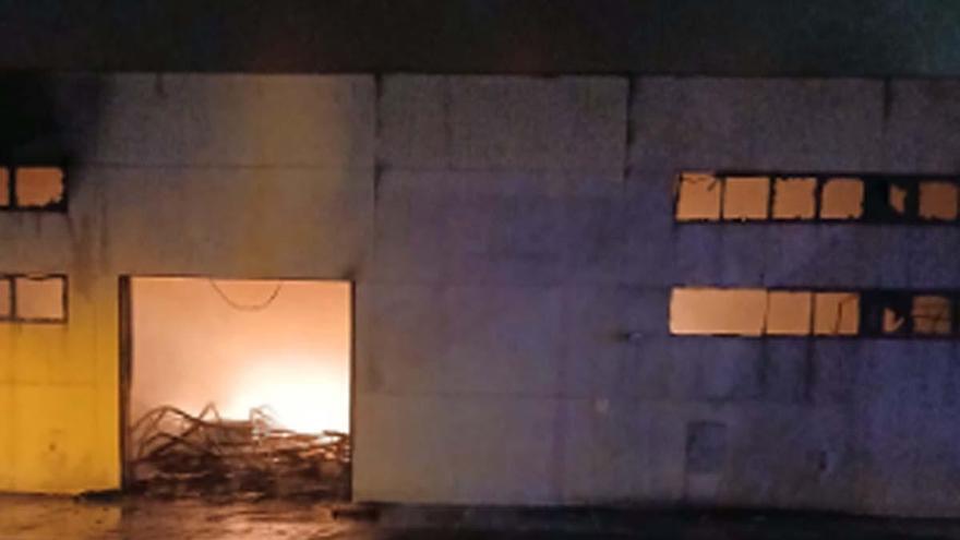 Incendio en la nave de la multinacional Trison en Espíritu Santo