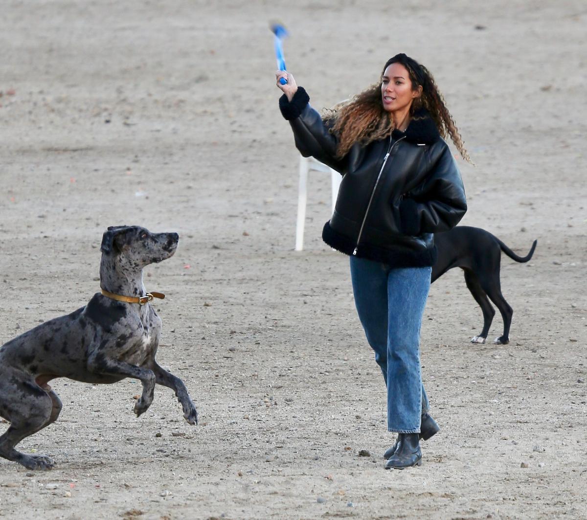 La cantante Leona Lewis con su perro