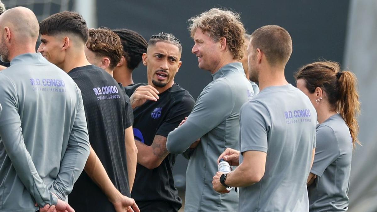Los jugadores del FC Barcelona salen a entrenar con la ausencia de Lamine Yamal