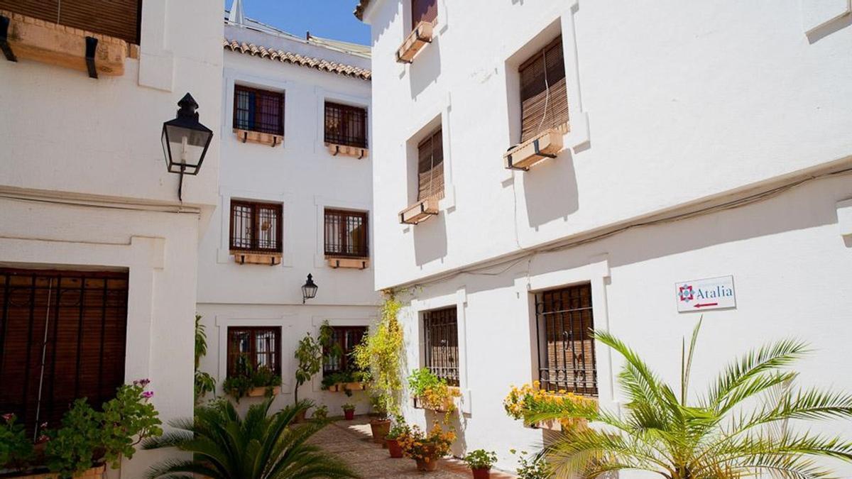 Acceso al nuevo hotel Bestprice Córdoba, muy cerca de la Mezquita-Catedral.