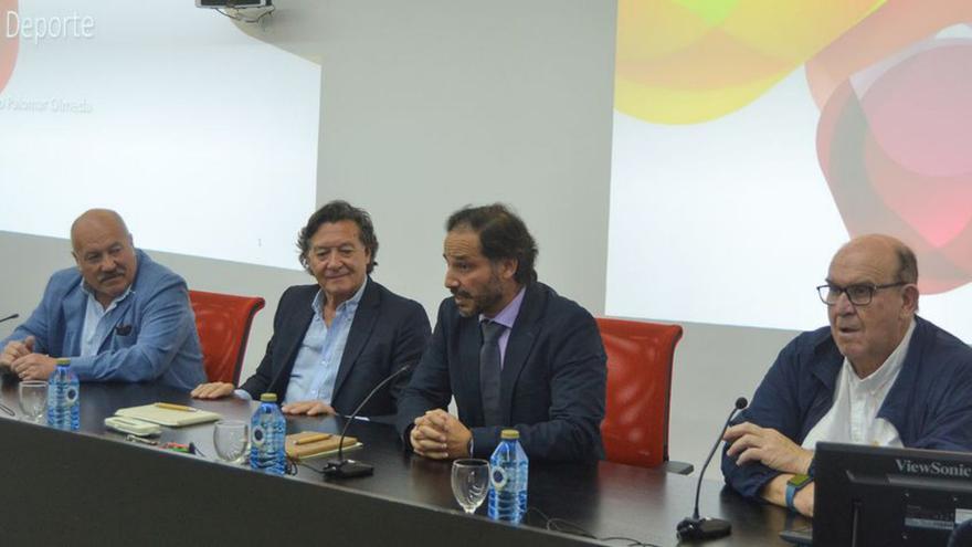 José Ramón Lete y Óscar García (centro), en la ponencia. |  // UVIGO