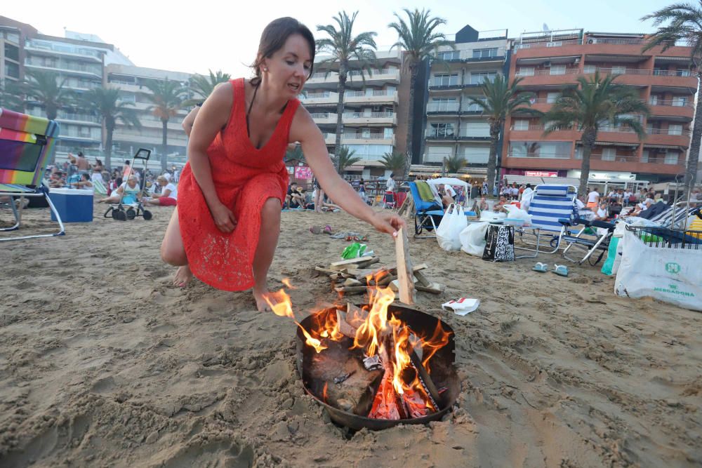 En Torrevieja el Ayuntamiento cooperó con la realización de hogueras mientras que los ayuntamientos de Pilar y Guardamar las prohibieron