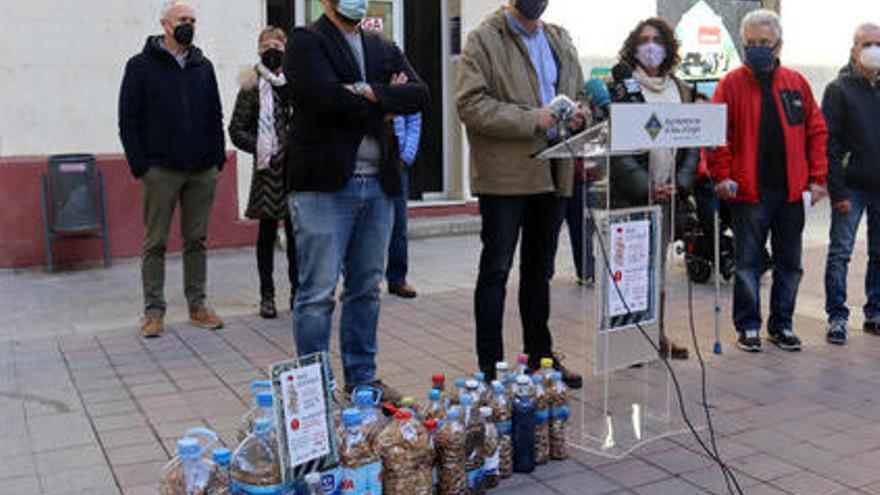 &#039;Mostra&#039; de burilles al carrer Major de la Seu d&#039;Urgell per conscienciar sobre el problema que suposa tirar-les a terra