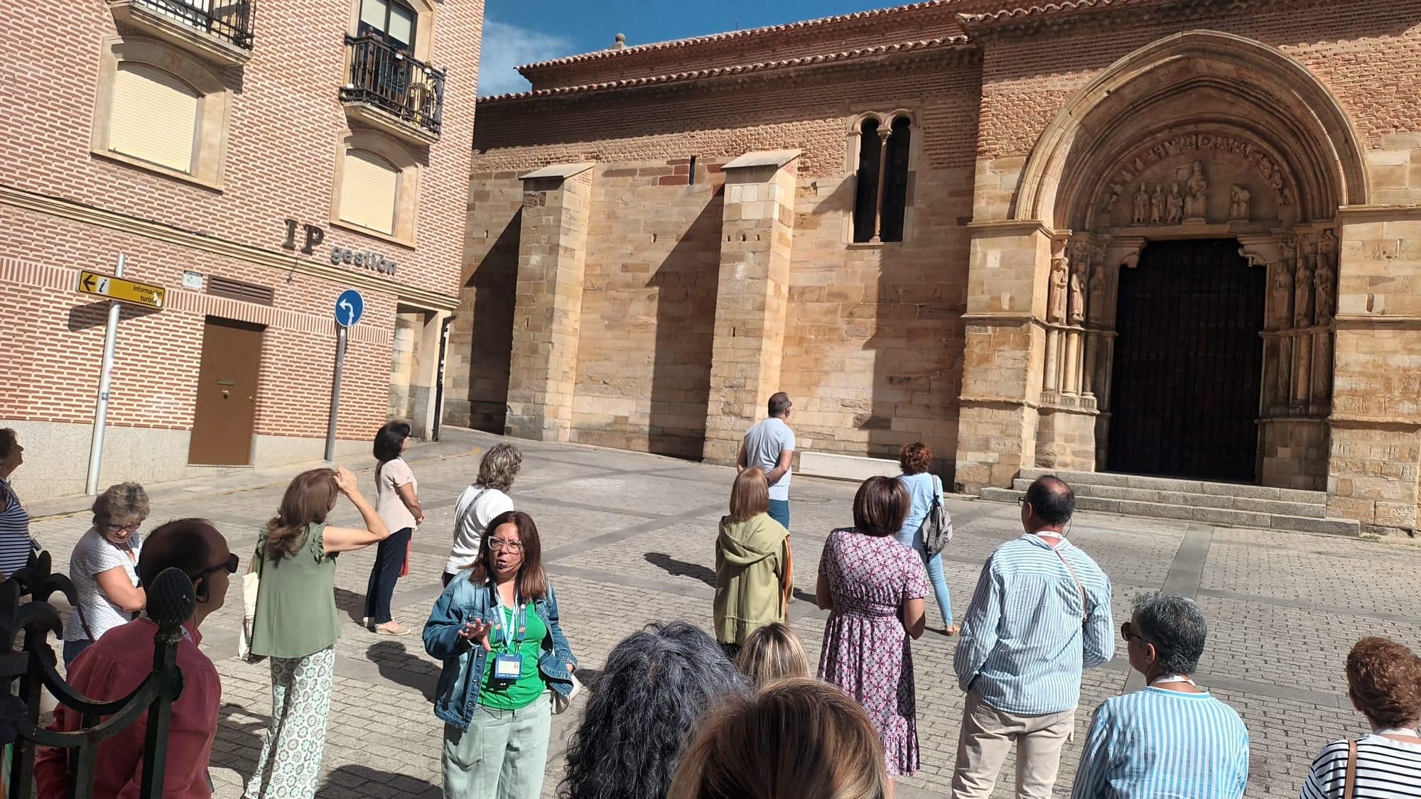 Puerta principal de San Juan del Mercado.jpeg