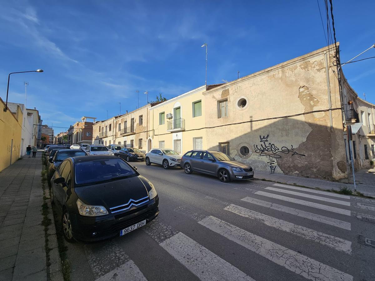 Bloque de viviendas de la "manzana de funcionarios" de Requena.