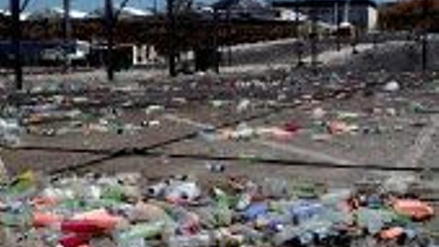 La basura sigue en el Berrocal tres días después de las ferias