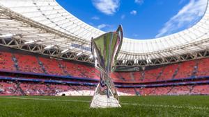 El trofeo de la Champions League femenina en San Mamés, sede de la edición anterior
