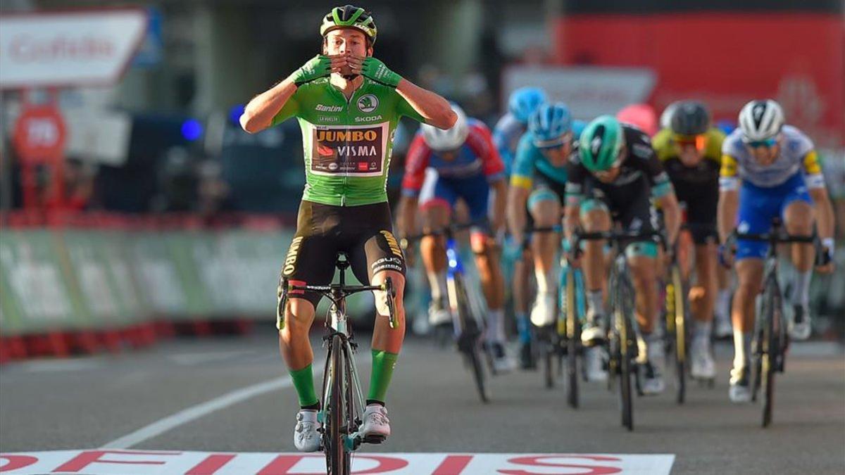 Primoz Roglic voló hoy en la llegada a Suances