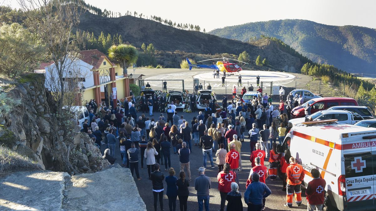 Multitudinaria despedida en Gran Canaria a la familia asturiana muerta en un barranco