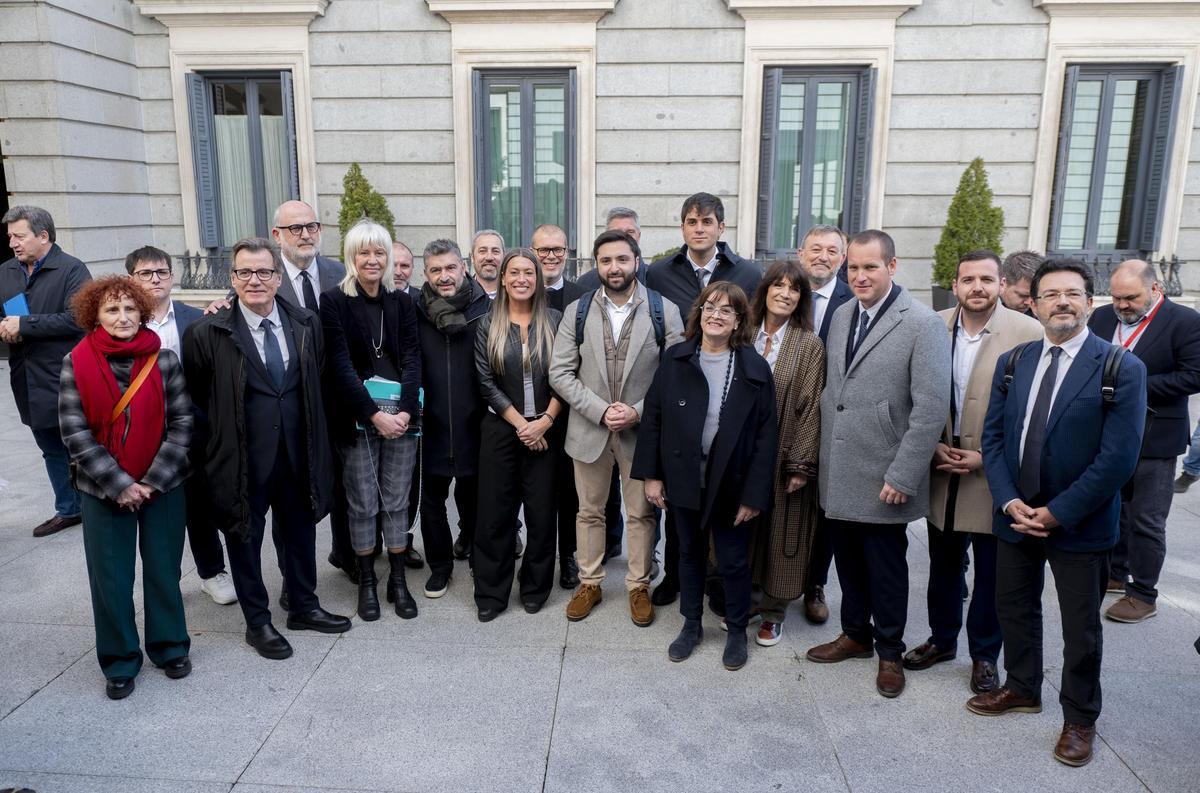 Diputados y alcaldes de Junts, el jueves en el Congreso-