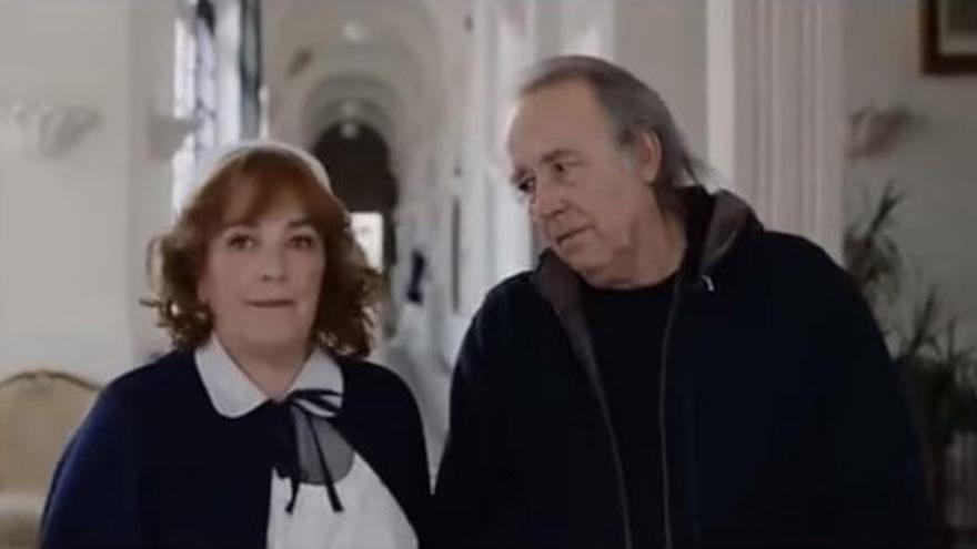 Carmen Maura y Joan Manuel Serrat en una escena del anuncio navideño de Campofrío. // FDV