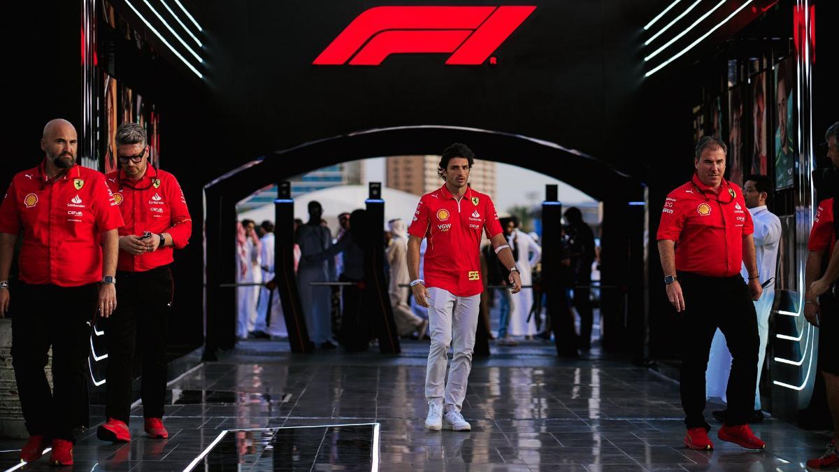 Sainz, el pasado domingo en el circuito de Jeddah, 24 horas después de ser operado de apendicitis