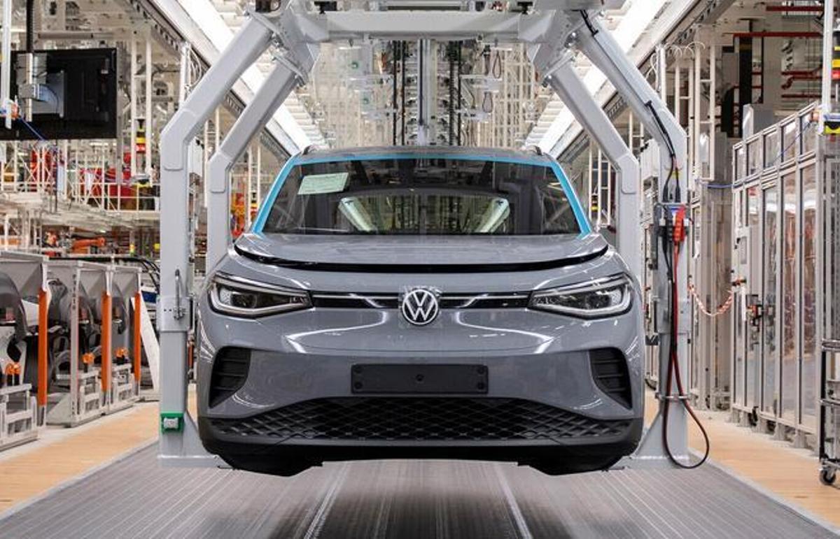 El Grupo Volkswagen sigue reorientando su política de producción: bajan los eléctricos y suben los gasolina