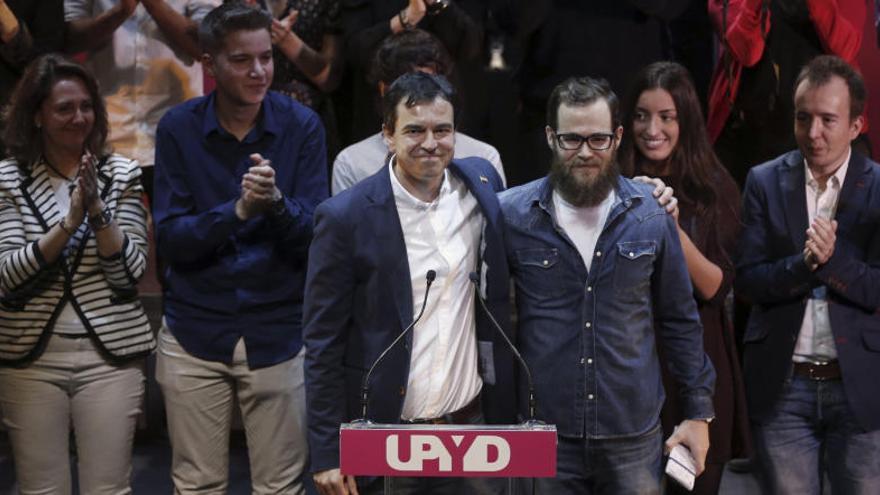 El candidato de UPyD Andrés Herzog y el número 2, Julio Lleonart.