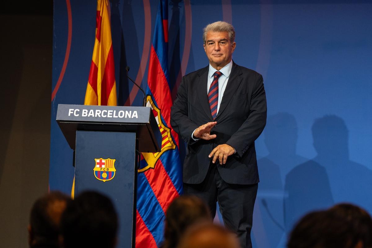 Joan Laporta, en el Auditori 1899 del Camp Nou en su rueda de prensa valorando el final del mercado.