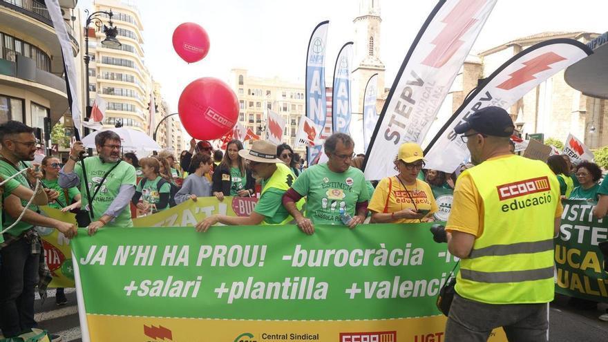 Los profesores salen a la calle el primer día de huelga en València