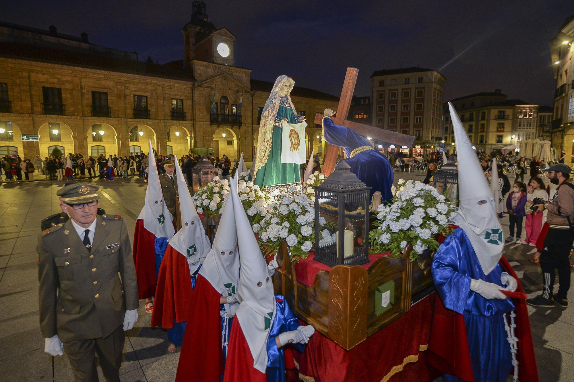 EN IMÁGENES: Los sanjuaninos protagonizan la procesión de la Tercera Palabra en Avilés