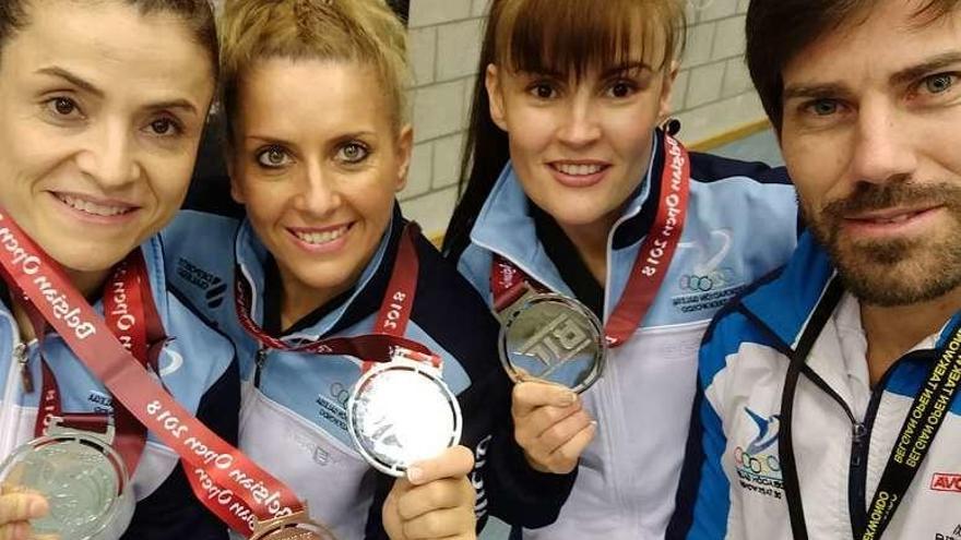 Las tres medallistas del Hebe en el Open de Holanda. // FDV