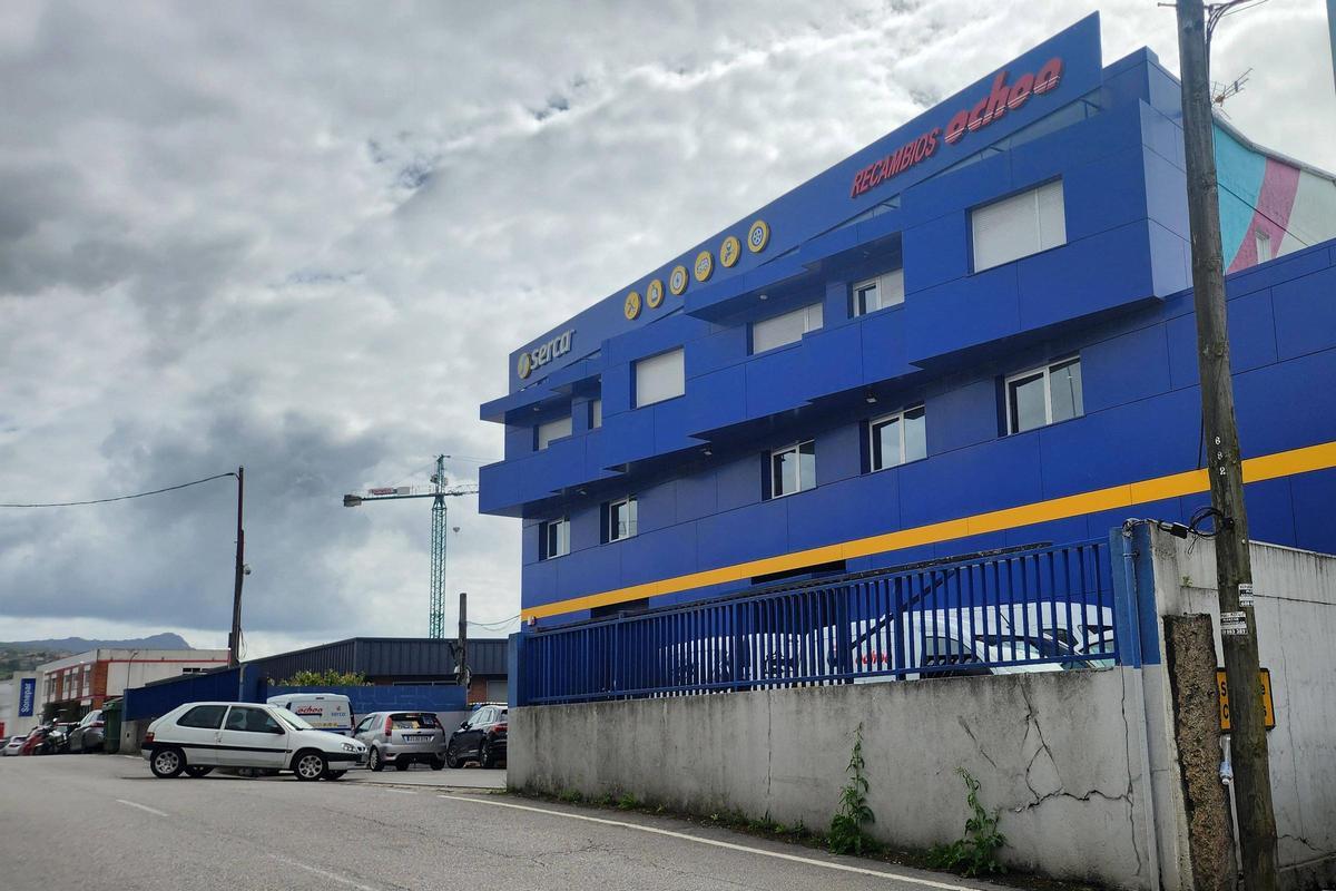 Fachada de la sede principal de Recambios Ochoa en Vigo.