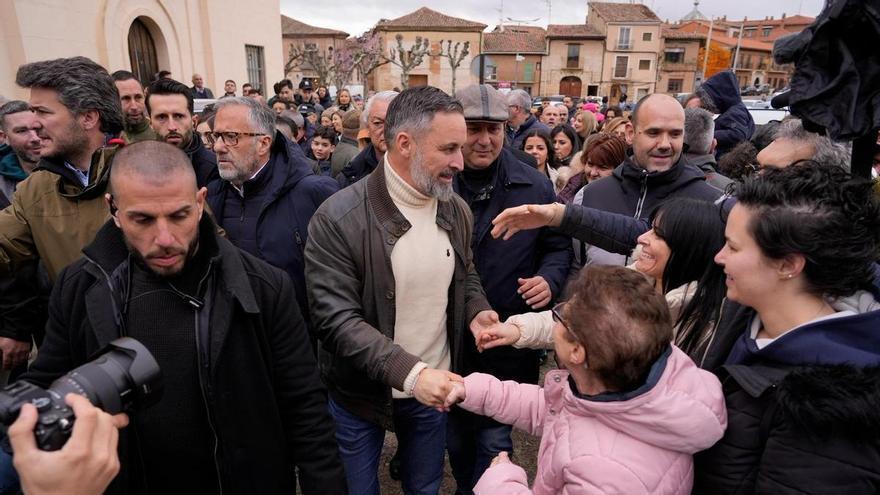 Abascal se da un baño de masas en Toro para arropar a Pollán en su campaña en Castilla y León