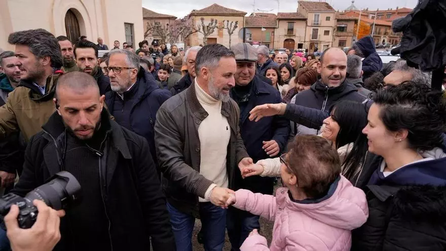 Abascal se da un baño de masas en Toro para arropar a Pollán en su campaña en Castilla y León