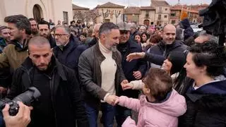 Abascal, aclamado en Toro por 300 personas, arremete contra PP y PSOE