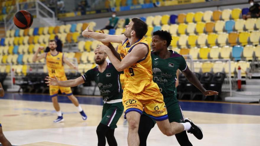 El Unicaja culmina en Las Palmas su semana fantástica