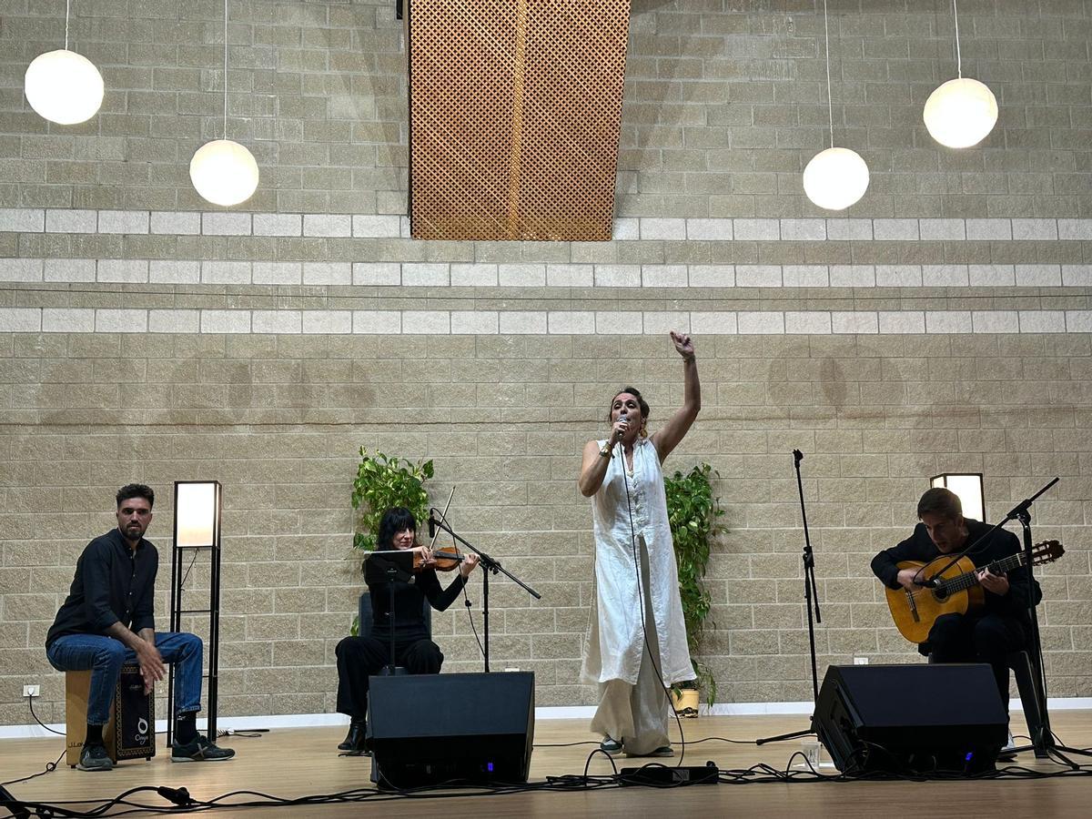 Actuación de Lourdes Pastor en la prisión de Córdoba.