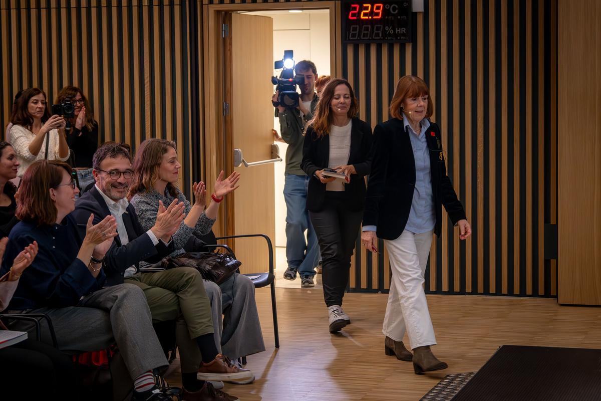 Gisèle Pelicot, entrando al acto de presentación de su libro