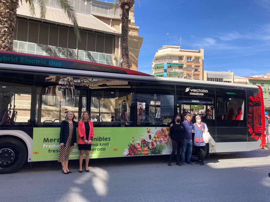 Campaña del centenario del Mercado Central en los autobuses