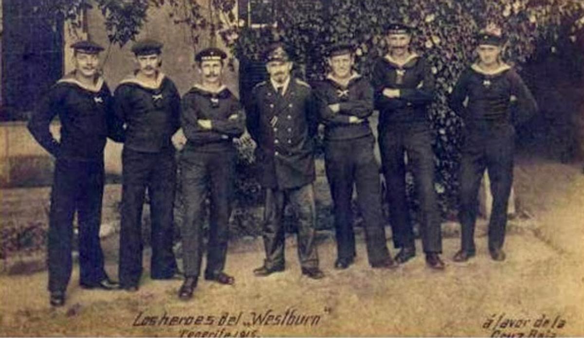 Los siete alemanes que condujeron el Westburn a Canarias, retratados como «Los héroes del Westburn».
