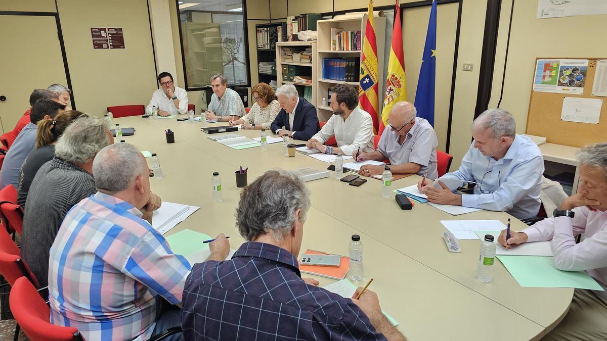 Un instante de la reunión mantenida este lunes por la A-132.