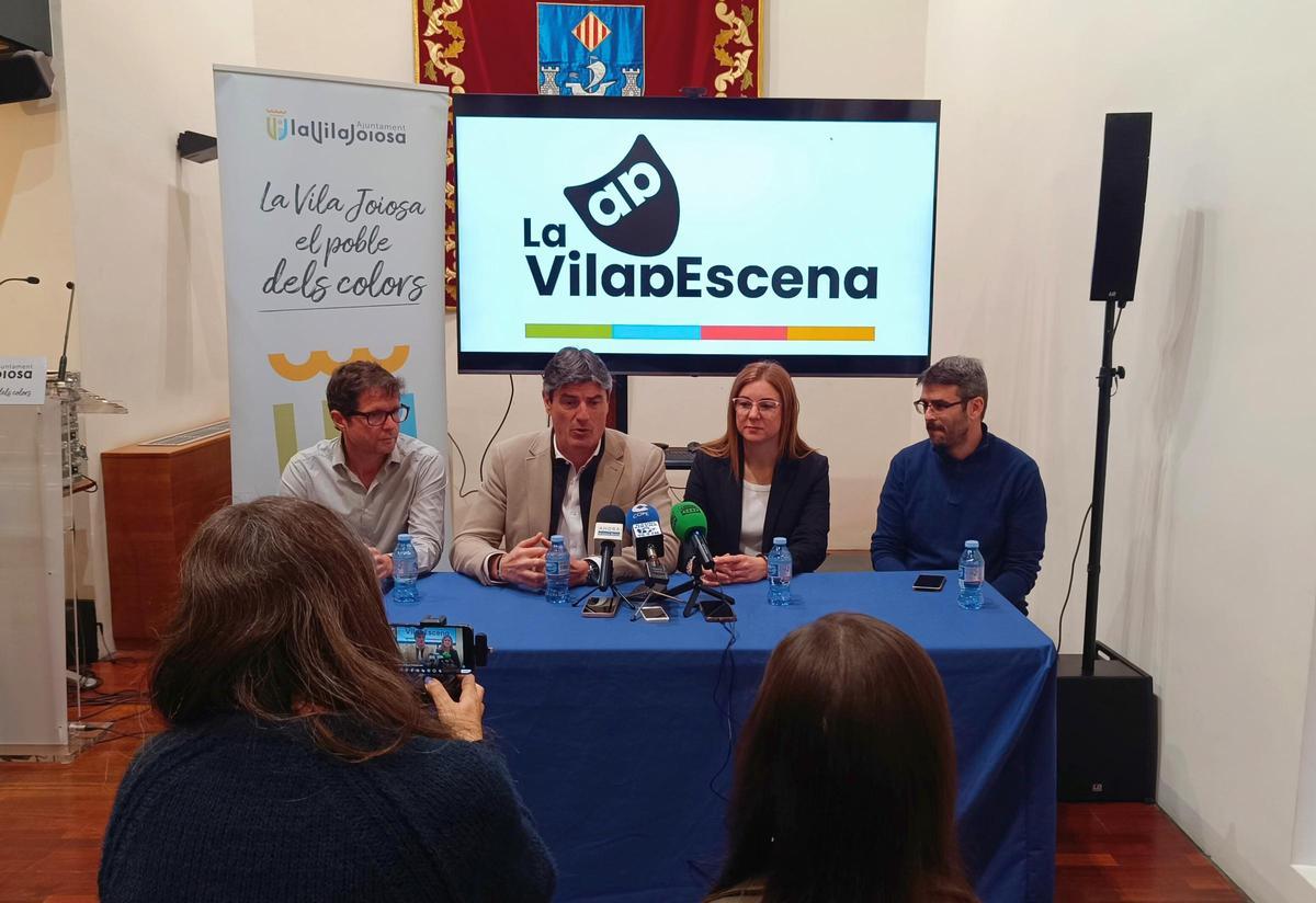 El alcalde y la concejala de Cultura de La Vila, junto a los promotores culturales.