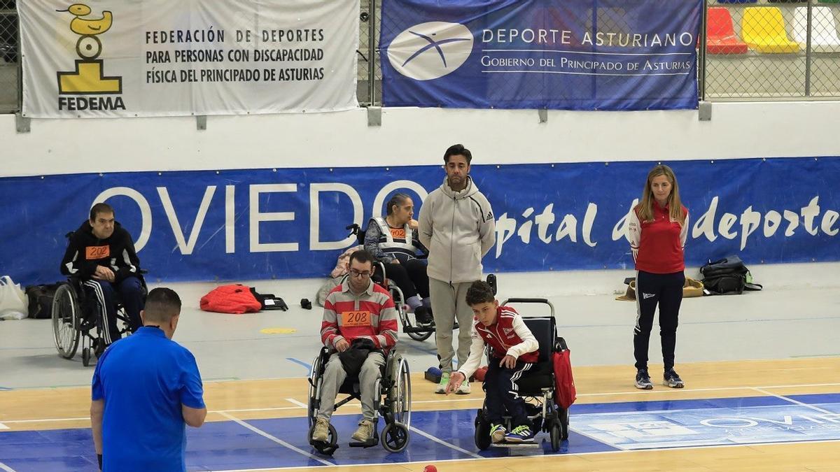 Un momento de la competición de boccia disputada en el Florida Arena de Oviedo