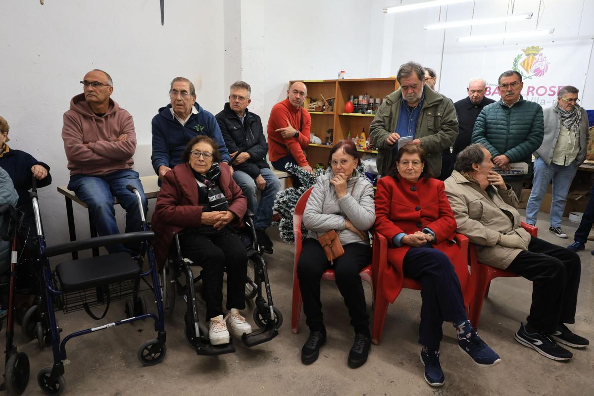 Reunión en la sede de la asociación de vecinos El Roser de Vila-real