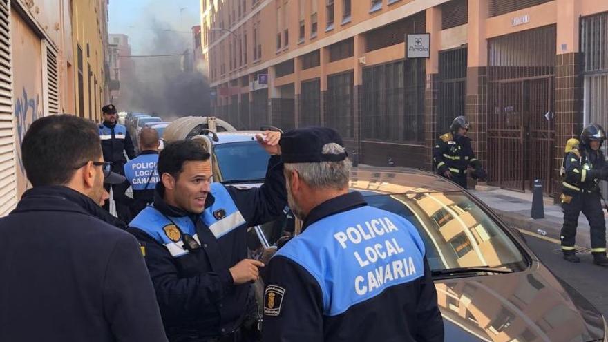 Un incendio en un garaje de Tenerife obliga a desalojar 114 viviendas