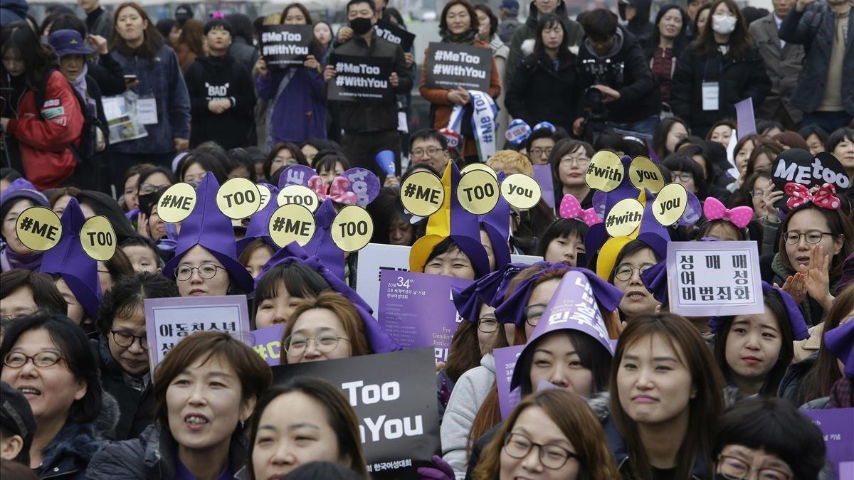 Mujeres surcoreanas que abrazan el #Metoo
