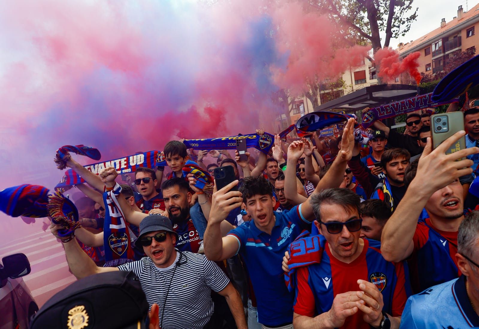 Explosión granota en la llegada del Levante UD a El Plantío